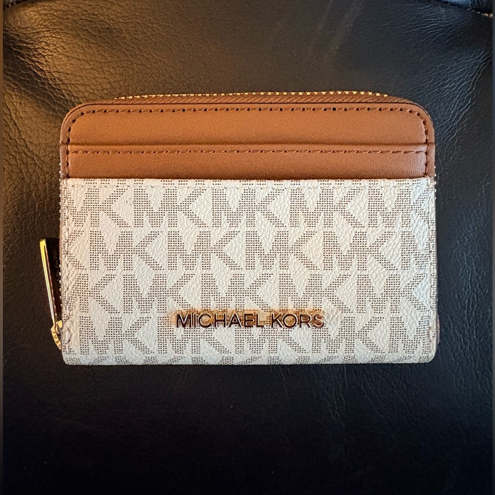 Michael Kors Jet Set Travel Medium Zip-Around Card Case - Vanilla